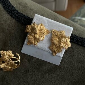 Vintage Christian Dior Vine Leaf Cluster Floral Plant 14k Gold Post Earrings